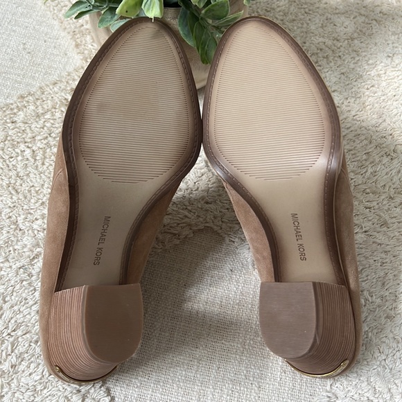🍁NWOT Michael Kors Braden Cashew Suede Mule Sz 10 - Picture 6 of 9